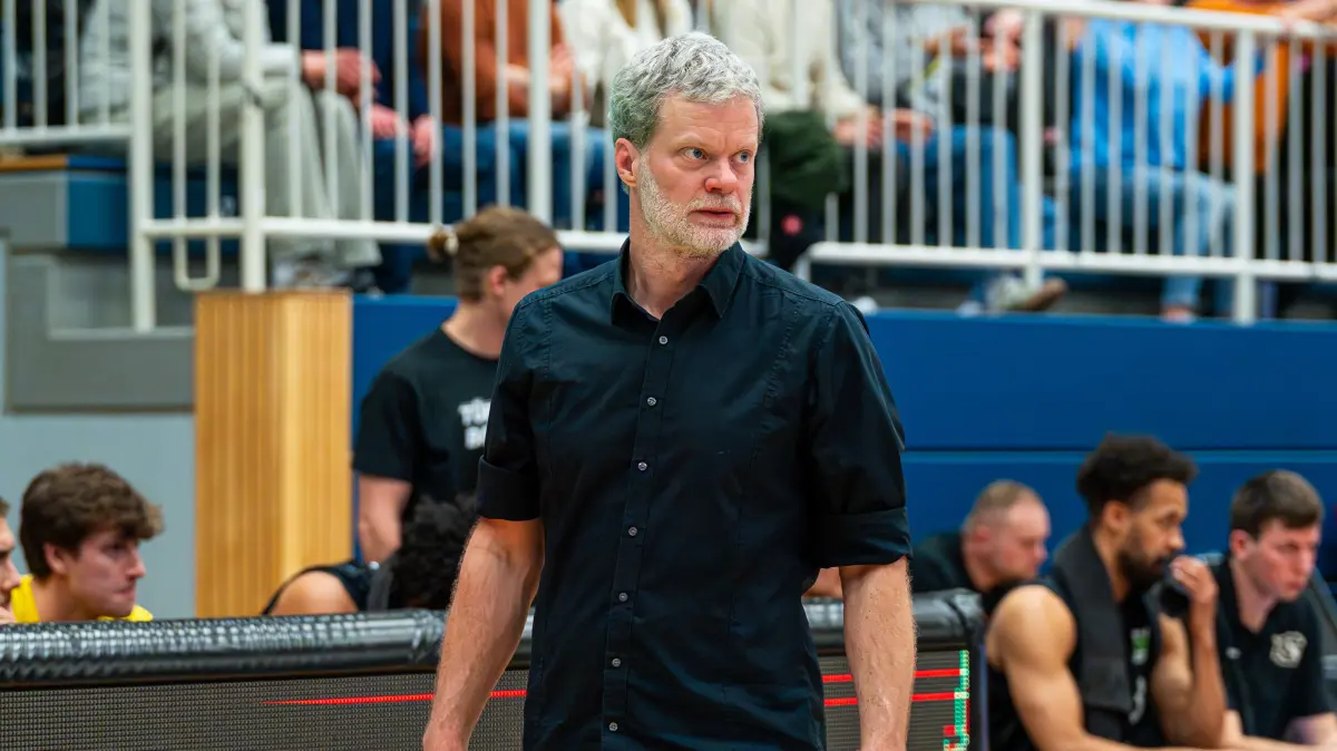 Uni Baskets Muenster vs. Tigers Tuebingen, Basketball, Barmer 2. Basketball Bundesliga, 30. Spieltag, Saison 2025/2026, 04.04.2026: Eric Detlev (Tigers Tuebingen, Head Coach) ist frustriert
Uni Baskets Muenster vs. Tigers Tuebingen, Basketball, Barmer 2. Basketball Bundesliga, 30. Spieltag, Saison 2025/2026, 04.04.2026
Foto: Eibner-Pressefoto/Damian Kruczynski
