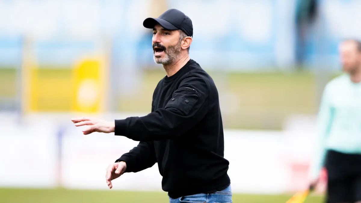 TSG Balingen vs. SC Freiburg II, Fussball, Regionalliga Suedwest, 27. Spieltag, Saison 2025/2026, 04.04.2026,: Murat Isik, (TSG Balingen, Trainer) moderiert
TSG Balingen vs. SC Freiburg II, Fussball, Regionalliga Suedwest, 27. Spieltag, Saison 2025/2026, 04.04.2026,
Eibner-Pressefoto/Andreas Ulmer