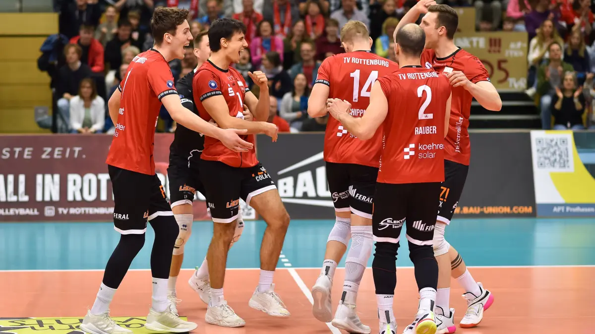 TV Rottenburg vs. VV Humann Essen, Volleyball, 2. Bundesliga Sued, Playoff Viertelfinale, Spiel 8, Saison 2025/2026, 04.04.2026: Freude, Jubel bei Rottenburg
TV Rottenburg vs. VV Humann Essen, Volleyball, 2. Bundesliga Sued, Playoff Viertelfinale, Spiel 8, Saison 2025/2026, 04.04.2026,
Foto: Eibner-Pressefoto/Ralph Kunze
