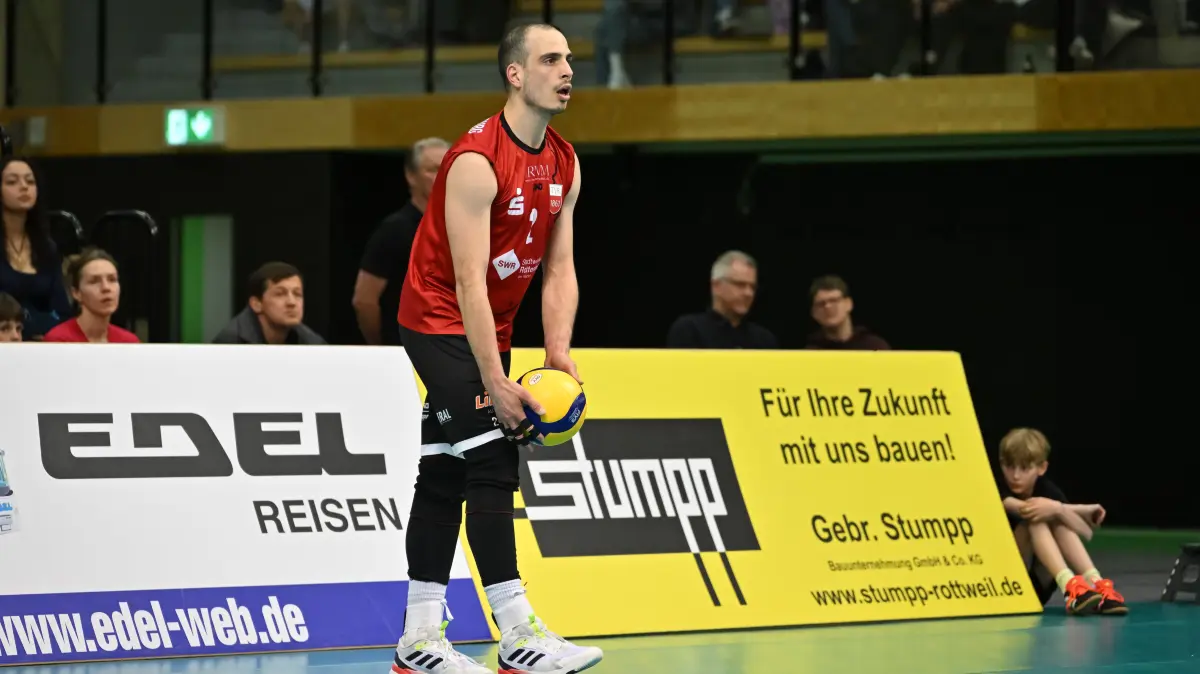 TV Rottenburg vs. VV Humann Essen, Volleyball, 2. Bundesliga Sued, Playoff Viertelfinale, Spiel 8, Saison 2025/2026, 04.04.2026: Moritz Rauber (TV Rottenburg, #02) beim Aufschlag
TV Rottenburg vs. VV Humann Essen, Volleyball, 2. Bundesliga Sued, Playoff Viertelfinale, Spiel 8, Saison 2025/2026, 04.04.2026,
Foto: Eibner-Pressefoto/Ralph Kunze