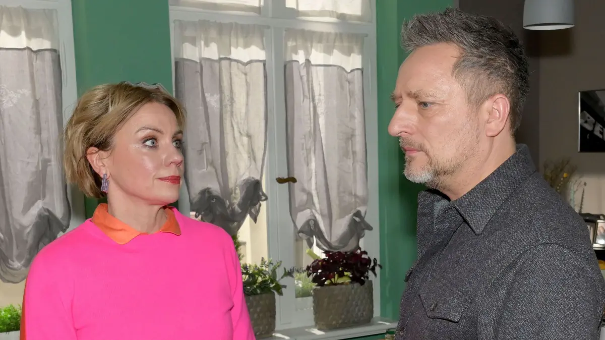 Yvonne (Gisa Zach) und Michi (Lars Pape) wissen nicht, wie es mit ihnen weitergeht.