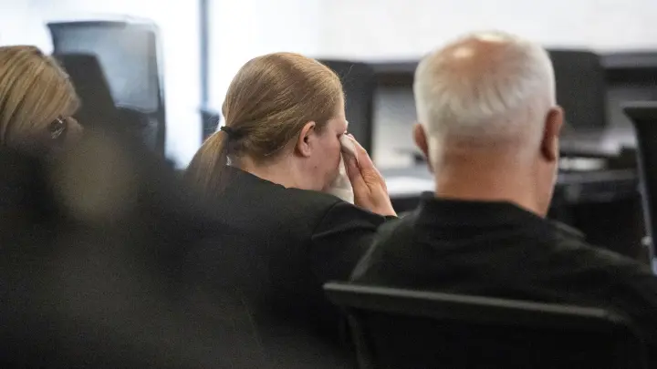 Tumulte zwischen Familien – Handgreiflichkeiten nach Urteil im Raserprozess