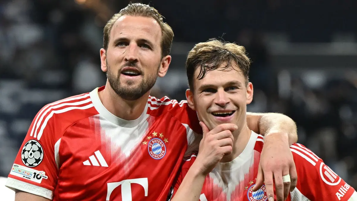 Real Madrid - FC Bayern München: 07.04.2026, Spanien, Madrid: Fußball, Männer: Champions League, Real Madrid - Bayern München, K.o.-Runde, Viertelfinale, Hinspiele, Santiago Bernabeu, Harry Kane (Bayern München) und Joshua Kimmich (Bayern München) umarmen sich nach dem Spiel. Foto: Peter Kneffel/dpa +++ dpa-Bildfunk +++