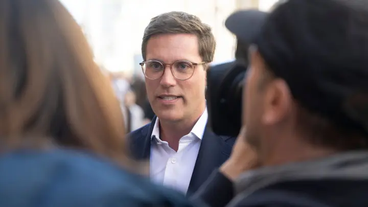 „Alles Roger?“ – Manuel Hagel meldet sich nach Funkstille auf Instagram zurück