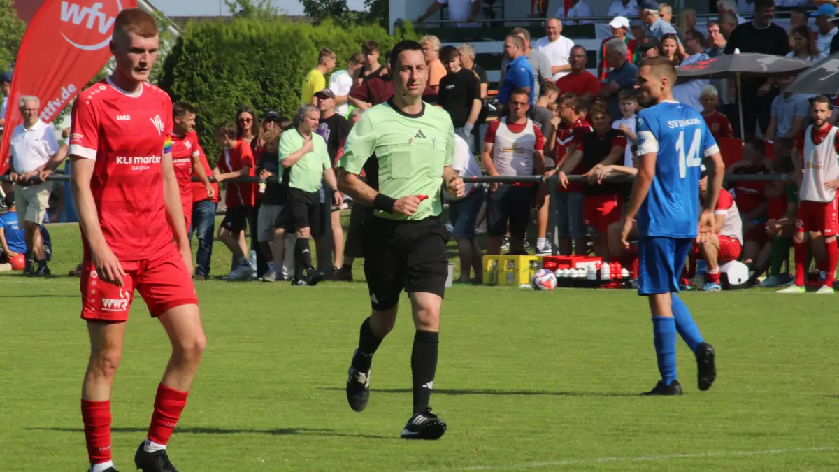 Hat bei jedem Spiel seine Freude auf dem Platz: Schiedsrichter Thomas Horvat.