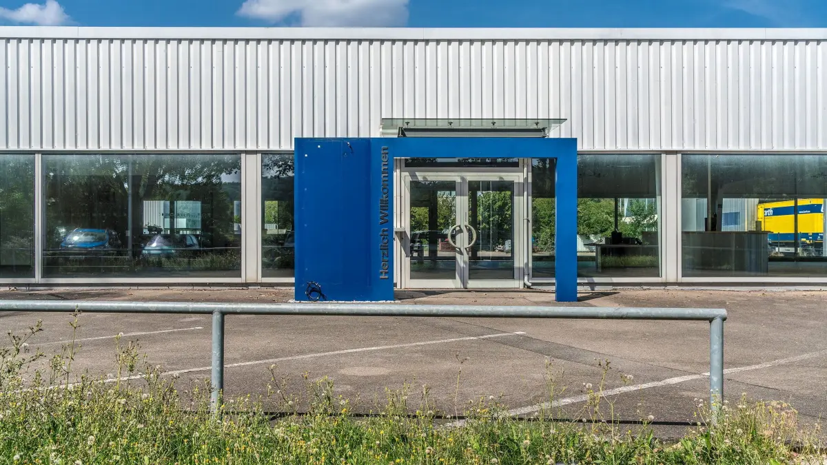 (ohne Überschrift): Vorsicht: Dieses Foto ist möglicherweise nur für den einstigen Verlag Schwäbisches Tagblatt verwendbar. Ford Autohaus Kimmerle in Tübingen hat geschlossen
23.08.23 Bild: Ulrich Metz