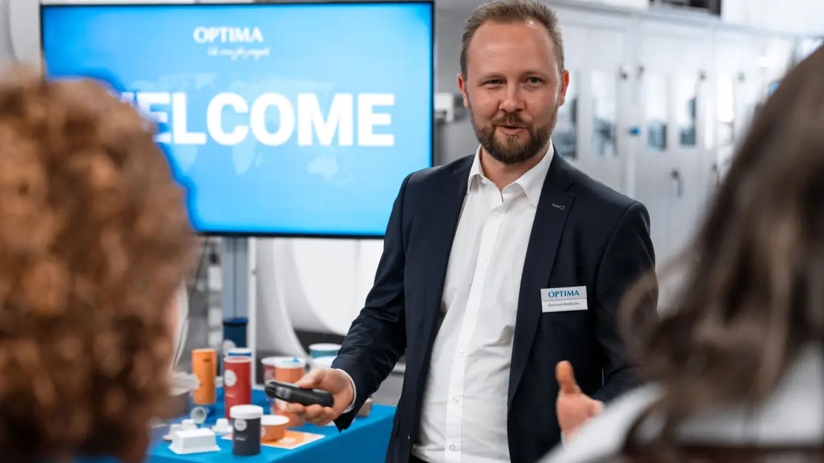 Dry Molded Fiber und Papierumformung sind eines der Zukunftsthemen der Konsumgüterbranche: Die europäische Verpackungsordnung PPWR schränkt in den kommenden Jahren den Einsatz von Plastik weiter ein. Optima arbeitet mit seinen Experten an wirtschaftlich tragbaren Alternativen. (Foto: OPTIMA)