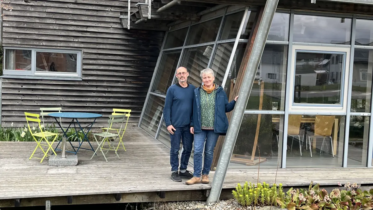 Werner Krempel und Birgit Zimmermann vor ihrem Betrieb Bäumler Gartengestaltung