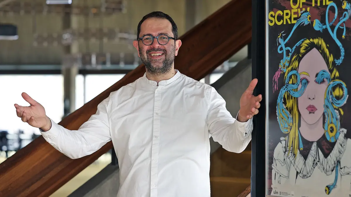 Panagiotis Papadopoulos dirigiert die Britten-Oper "The Turn of the Screw" am Theater Ulm.
