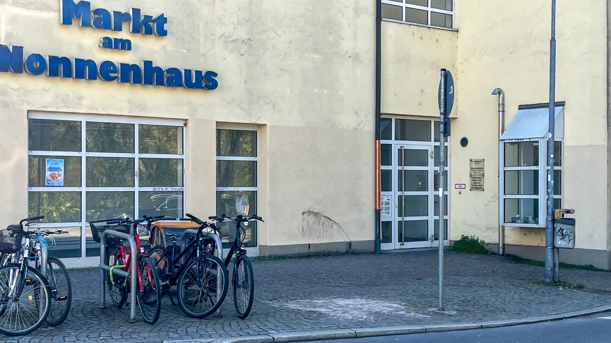 Abgebaute Telefonzelle am Markt am Nonnenhaus Tübingen