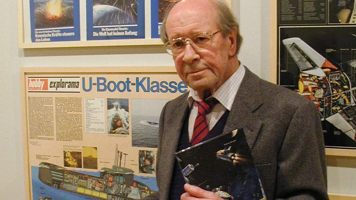 Die Zukunft gezeichnet: Klaus Bürgle bei der Eröffnung seiner Einzelausstellung auf Schloss Filseck im Februar 2010.