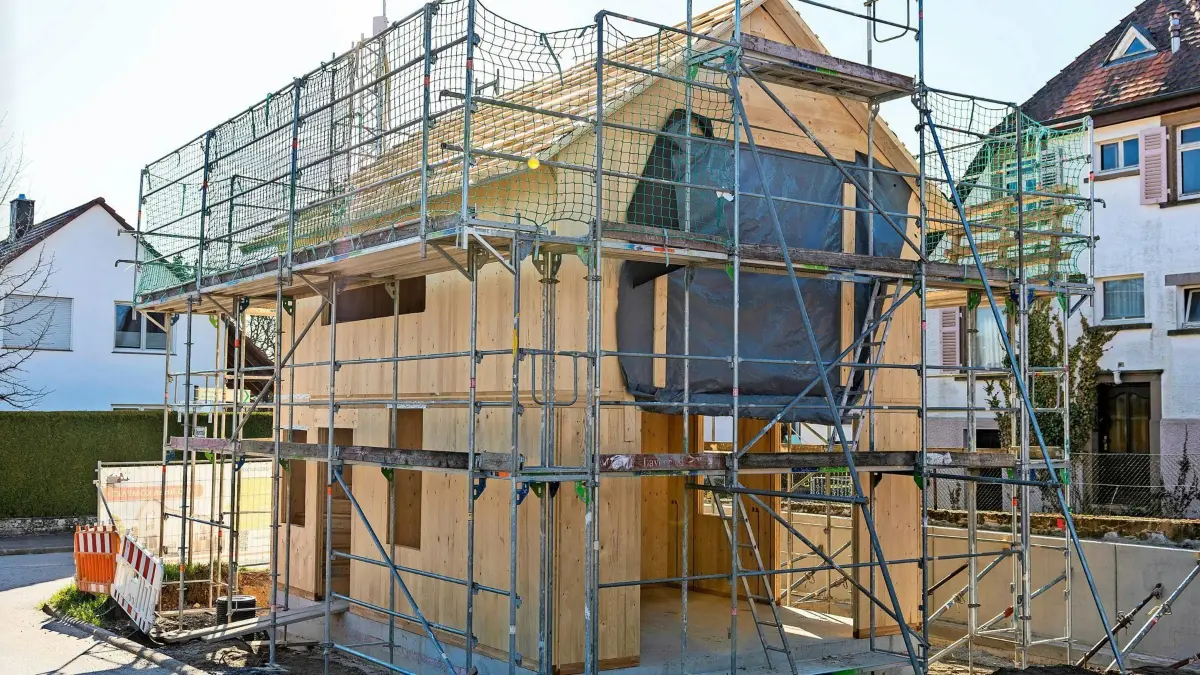 Die neuen Kompakthäuser in Vaihingen-Ensingen werden gerade gebaut und sollen bis Ende des Jahres bezugsfertig sein.
