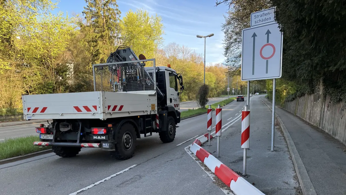 Eine Bergaufspur des Nordrings ist schon seit einem halben Jahr gesperrt. Von Juli an wird die komplette rechte Fahrbahn saniert. Der Verkehr fährt dann auf der jetzigen Bergab-Spur in beide Richtungen. Und es gibt einen Verkehrsversuch.
