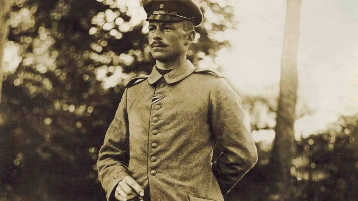Der Göppinger Soldat Hermann Weiss. Seine Mundharmonika rettete ihm das Leben.
