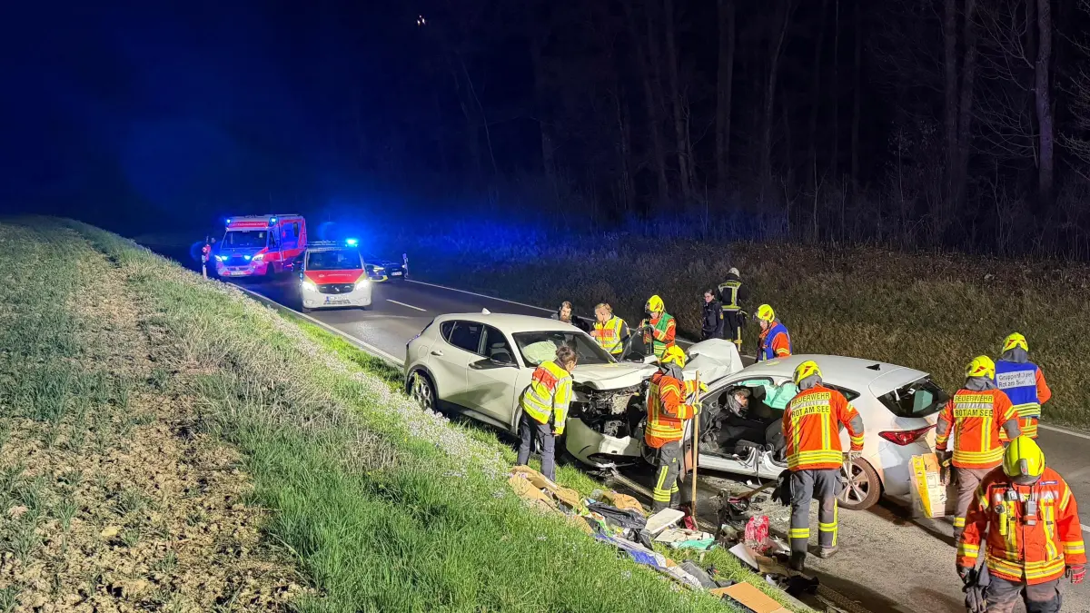 Schwerer Unfall bei Wallhausen - Frontalzusammenstoß auf der B290 mit zwei Schwerverletzten