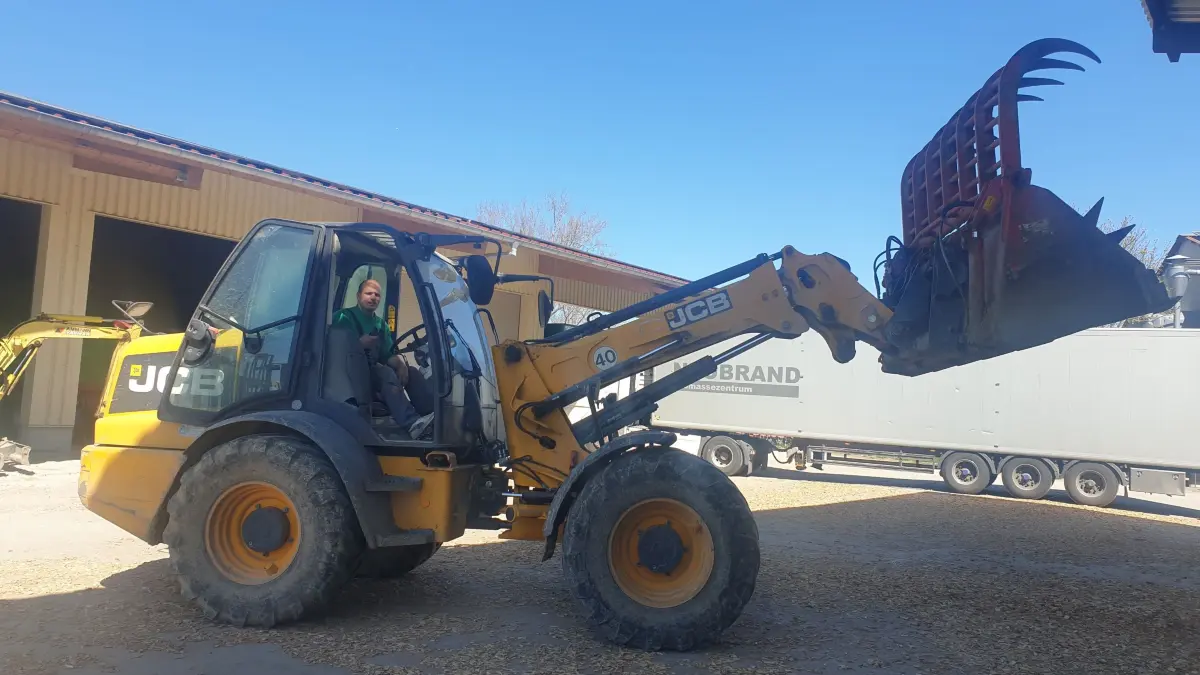 Leonard Seitz baut in Kirchbierlingen und Weisel Getreide und Mais an.