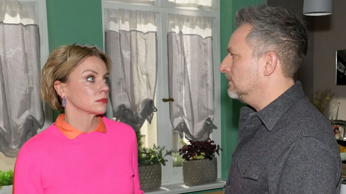 Yvonne (Gisa Zach) und Michi (Lars Pape) wissen nicht, wie es mit ihnen weitergehen soll.