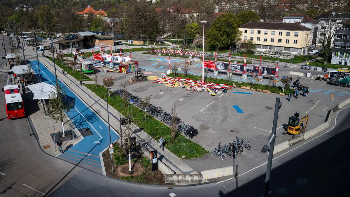 Das leere Baufeld auf dem Europaplatz. ZOB, Hitze, Asphalt, Teer, Klimawandel, Klima, Fläche, Bürgerinitiative, Entwicklung, Stadtplanung