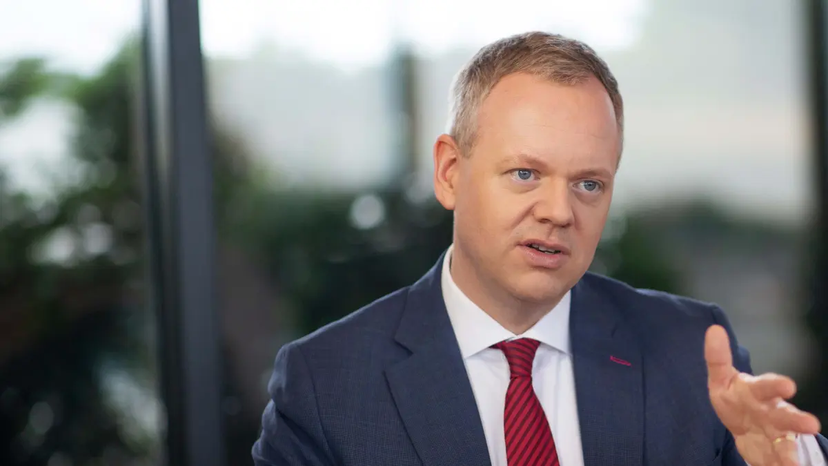 Pendelt weiterhin zwischen Hohenlohe und Stuttgart: Sparkassenpräsident Matthias Neth bleibt seiner Heimat treu.