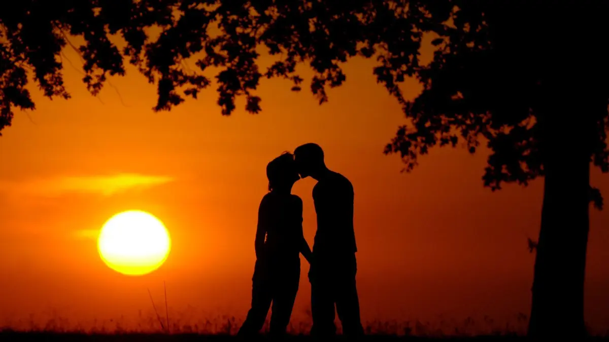 Liebespaar im Sonnenuntergang