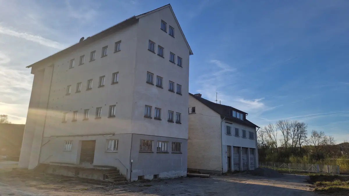 Diese beiden Gebäude in Münstermühle sollen abgerissen werden. auf der Fläche sollen Gewerbeflächen entstehen.