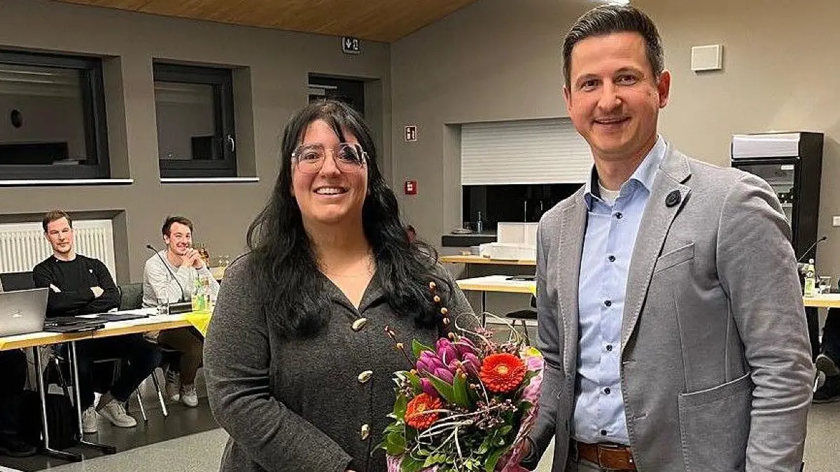 Meryem Ezgin tritt zum 1. Juli dieses Jahres die Nachfolge von Brigitte Schneider als Leiterin der Kindertagesstätte Humboldt an. Bisingens Bürgermeister Roman Waizenegger freut sich.