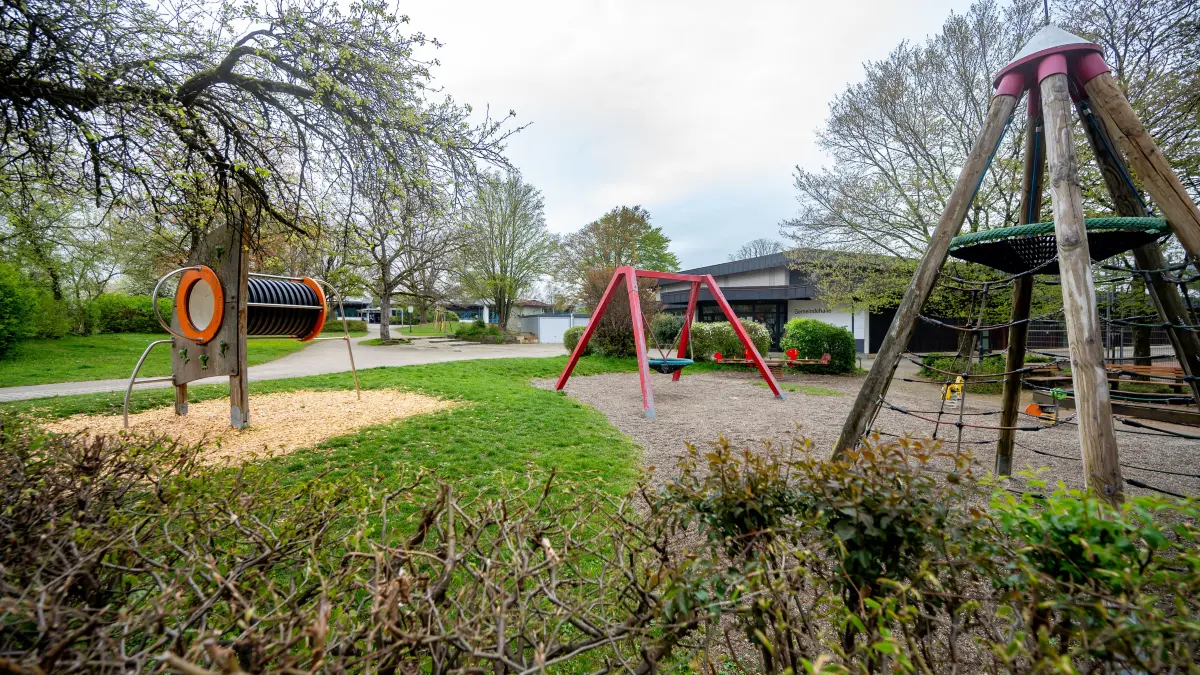 Spielplatz bei der Gemeindehalle in Zell u.A.