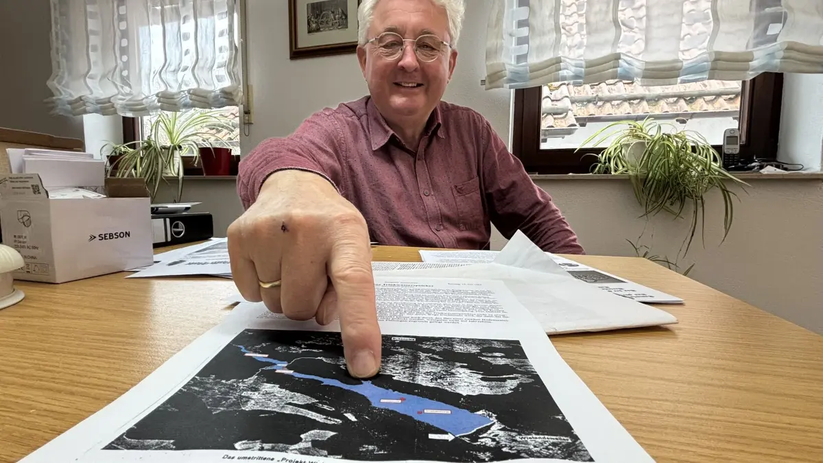 Ulrich Bürk aus Wielandweiler hat Zeitungsausschnitte zum einst geplanten Stausee gesammelt.