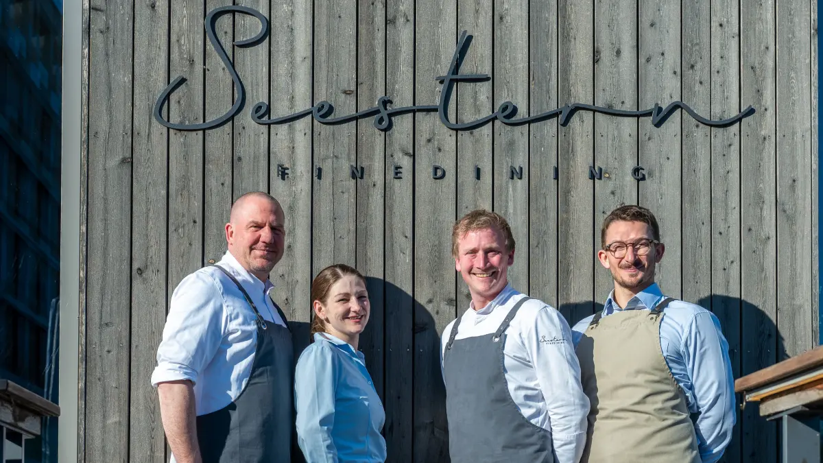 Das Team vom Seestern (von links nach rechts): Küchenchef Klaus Buderath, Restaurantleitung Franziska Nyers, Küchenchef Benedikt Wittek und Serviceleitung Philipp Bieringer.