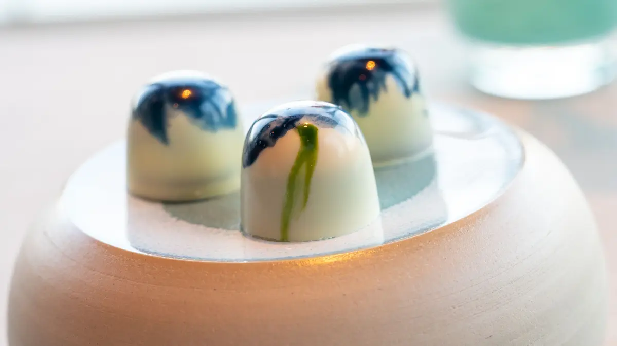Nougatpraline mit Sanddorn
