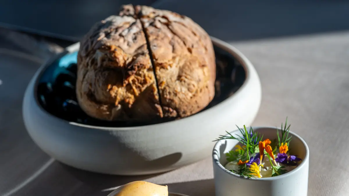Sauerteigbrot mit Pimentbutter