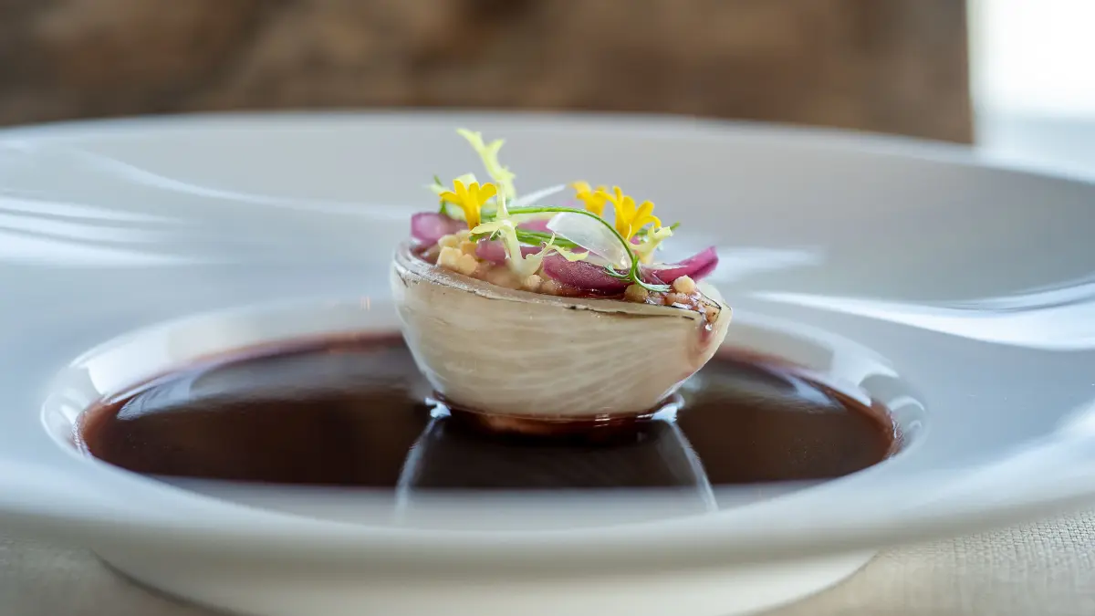 Weiße Zwiebel auf beurre rouge