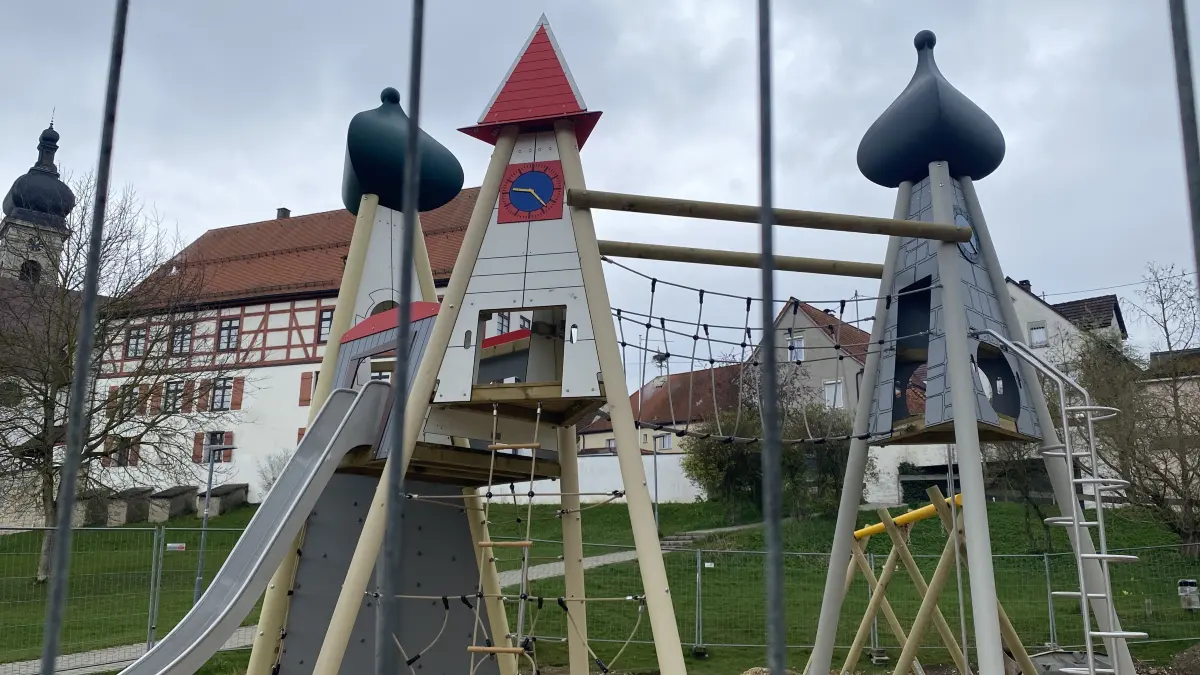 Spielplatz am Groggensee Neuer Spielplatz Kirchtürme Klettergerüst