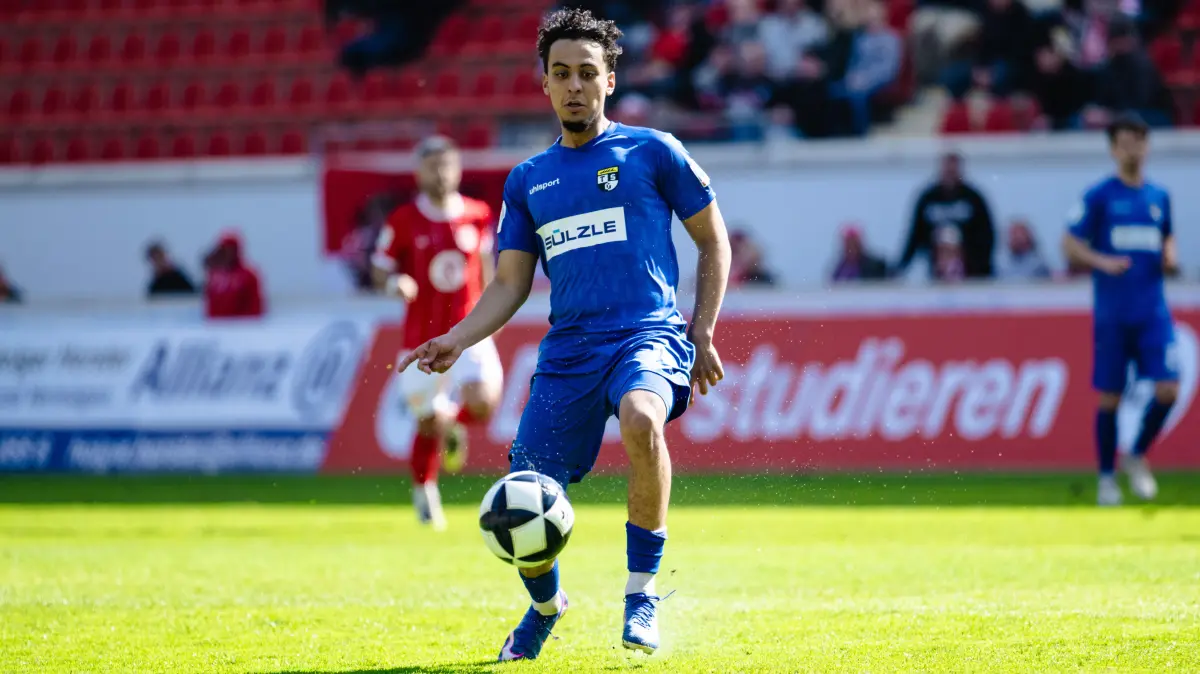 Kickers Offenbach vs. TSG Balingen, Fussball, Regionalliga Suedwest, 28 Spieltag, Saison 2025/2026, 11.04.2026: Amney Moutassime (TSG Balingen, #18)
Kickers Offenbach vs. TSG Balingen, Fussball, Regionalliga Suedwest, 28 Spieltag, Saison 2025/2026, 11.04.2026
Eibner-Pressefoto/Attila Ziga