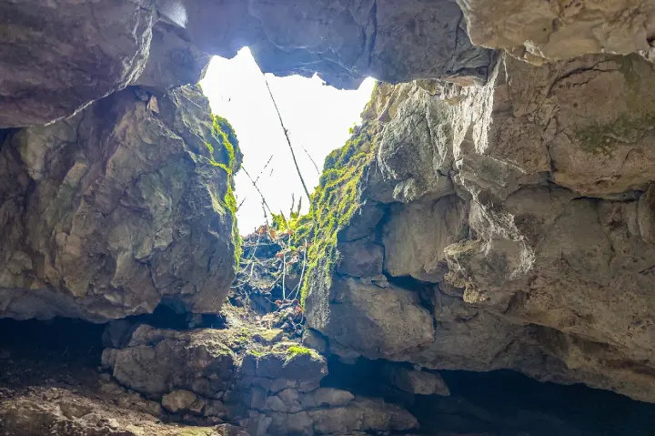 Achtjährige nach Absturz in Höhle auf dem Weg der Besserung