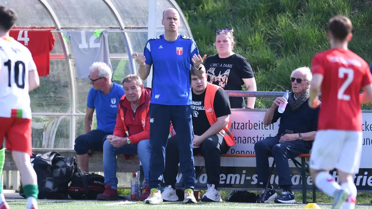 GER, TSG Tuebingen - FC Esslingen, Fussball, Verbandsliga Wuerttemberg, Spielzeit 2025/2026, 11.04.2026: Trainer Michael Frick (TSG Tuebingen) am Spielfeldrand gestikulierend
GER, TSG Tuebingen - FC Esslingen, Fussball, Verbandsliga Wuerttemberg, Spielzeit 2025/2026, 11.04.2026
Foto: Eibner-Pressefoto/Moritz Liss