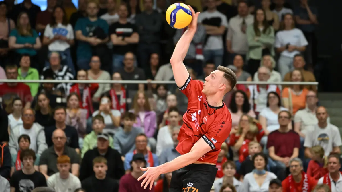 TV Rottenburg vs. FC Schuettorf 09, Volleyball, 2. Bundesliga, Playoff Halbfinale, Spiel 9, Saison 2025/2026, 11.04.2026: Niklas Lichtenauer (TV Rottenburg, #08)
TV Rottenburg vs. FC Schuettorf 09, Volleyball, 2. Bundesliga, Playoff Halbfinale, Spiel 9, Saison 2025/2026, 11.04.2026,
Foto: Eibner-Pressefoto/Ralph Kunze
