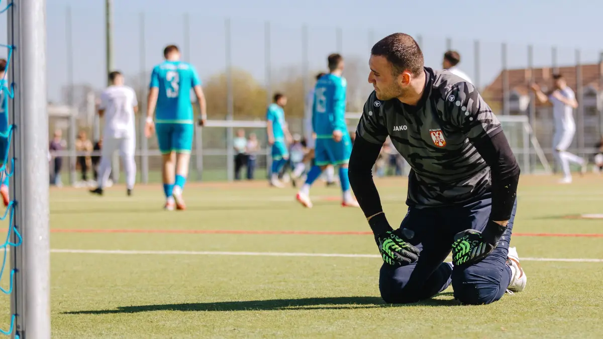 Fußball, Landesliga: Das waren die Spiele am Wochenende, Fotoauftrag TSV Neu-Ulm gegen Srbija Ulm am Muthenhölzle, Torwart Milos Randelovic