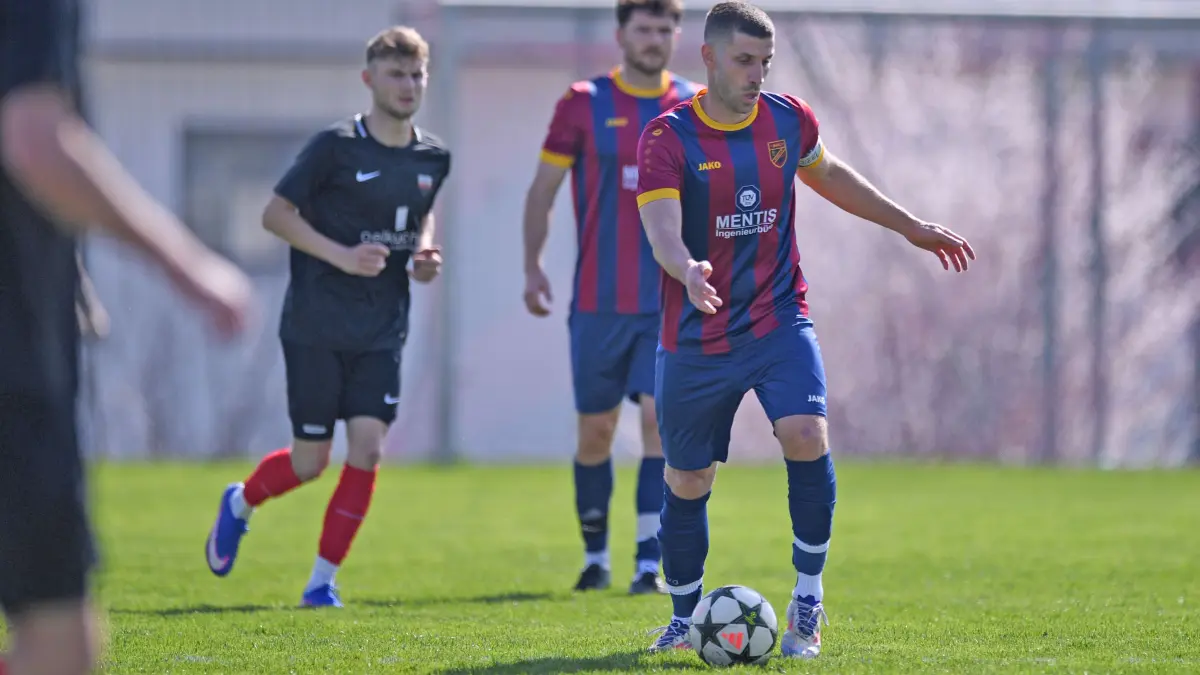 GER, TSV Harthausen/Scher - SSC Tuebingen, Fussball, Landesliga 3Wuerttemberg, Spielzeit 2025/2026, 11.04.2026: Kapitaen Markos Chatziliadis (SSC Tuebingen)
GER, TSV Harthausen/Scher - SSC Tuebingen, Fussball, Landesliga 3Wuerttemberg, Spielzeit 2025/2026, 11.04.2026
Foto: Eibner-Pressefoto/Moritz Liss