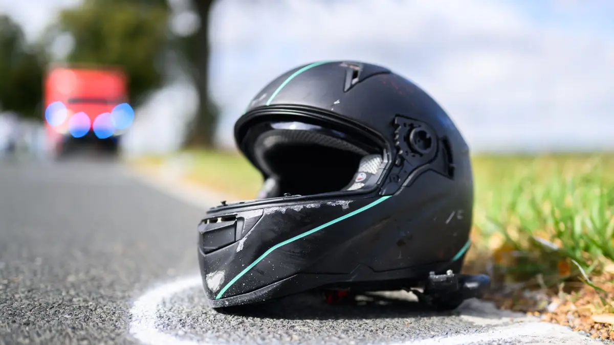 Motorrad und Pedelec stoßen zusammen