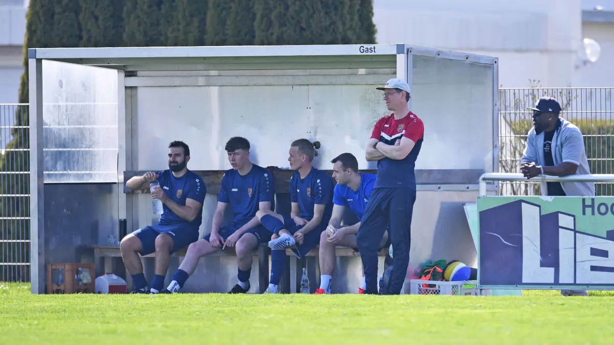 GER, TSV Harthausen/Scher - SSC Tuebingen, Fussball, Landesliga 3Wuerttemberg, Spielzeit 2025/2026, 11.04.2026: Trainer Steven Trevalion (SSC Tuebingen)
GER, TSV Harthausen/Scher - SSC Tuebingen, Fussball, Landesliga 3Wuerttemberg, Spielzeit 2025/2026, 11.04.2026
Foto: Eibner-Pressefoto/Moritz Liss