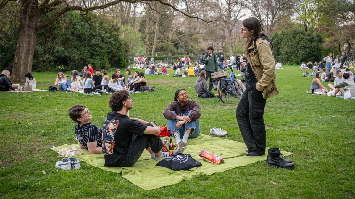 Sommertag in Tübingen: Der Alte Botanische Garten (Bota) war gut voll mit Leuten, die das gute Wetter genossen haben.