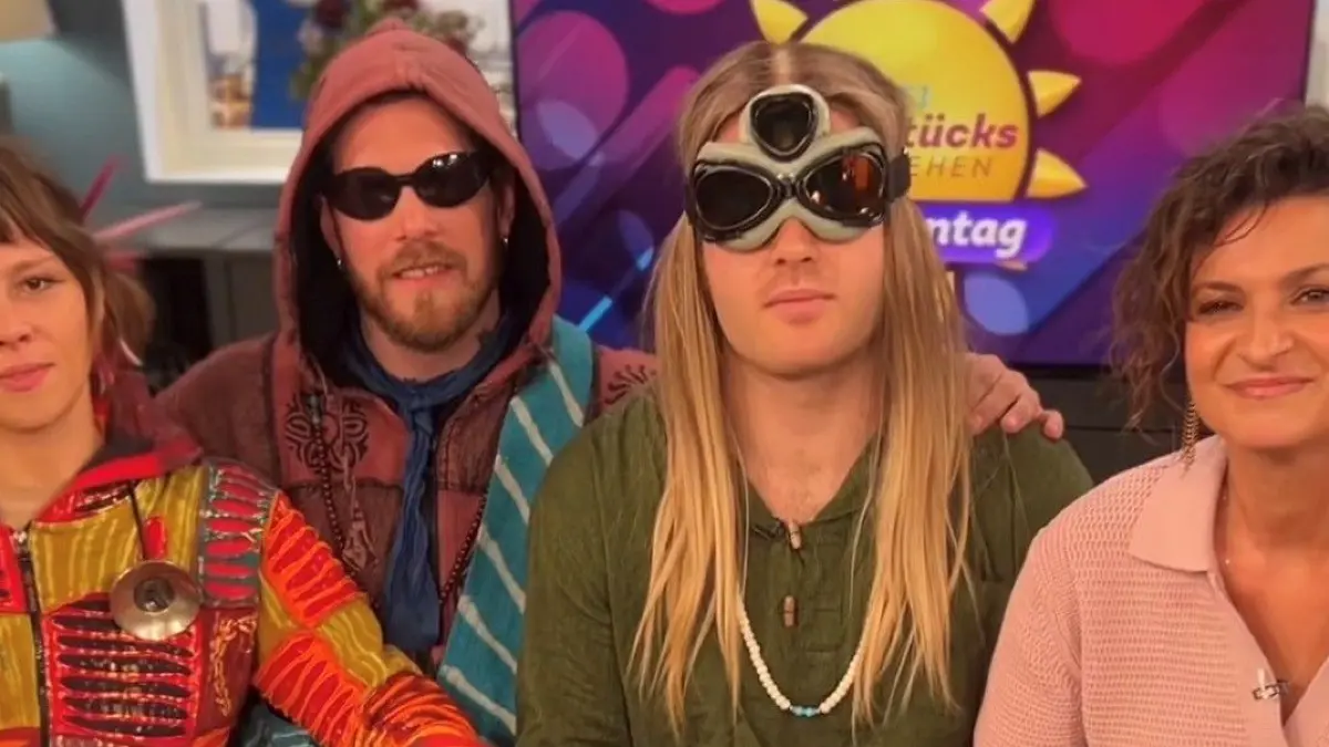 Ski Aggu sorgt mit seinem Auftritt bein „Sat.1 Frühstücksfernsehen“ für viele Fragezeichen bei seinen Fans.
