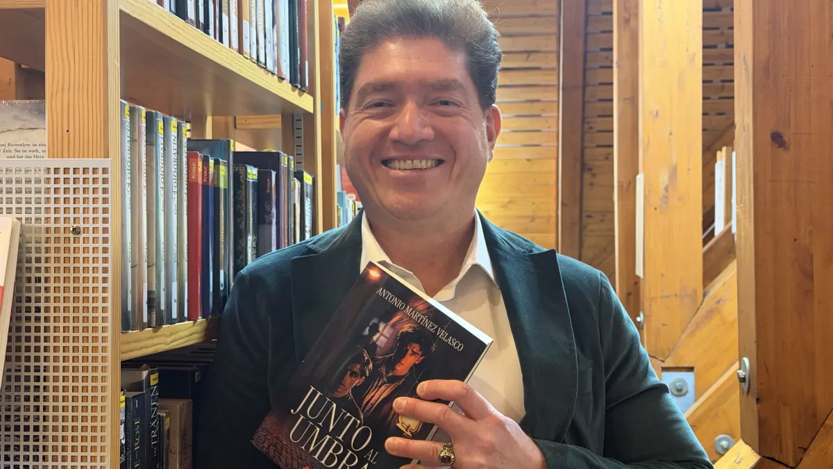 Der in Bisingen lebende Bestsellerautor Antonio Martinez Velasco lädt ein zur Buchpräsentation in der Bücherei Bisingen.