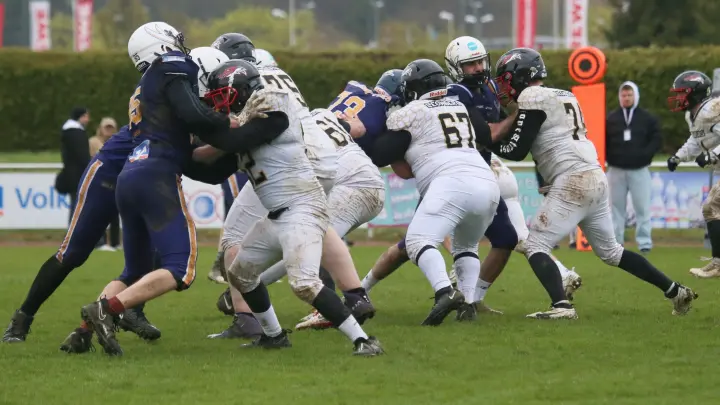 Kämpferischer Saisonauftakt im Regen – Bucks unterliegen Leonberg