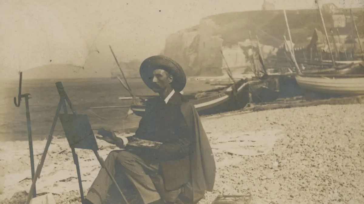 Maler am Strand von Étretat, um 1900.