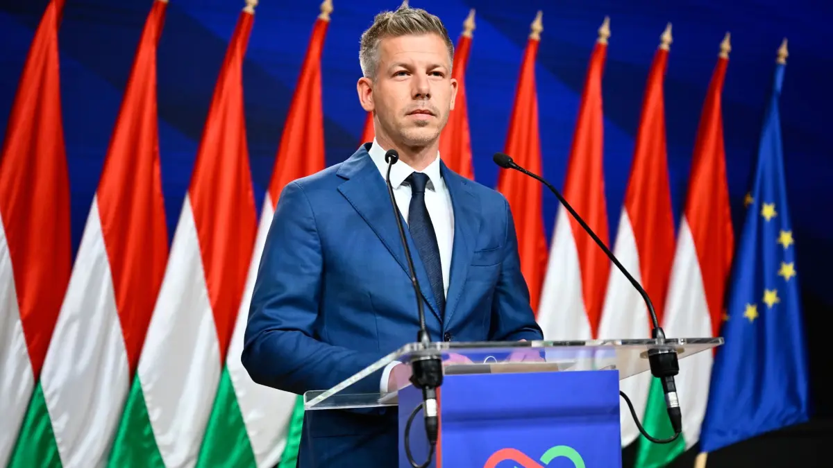 Parlamentswahl in Ungarn: 13.04.2026, Ungarn, Budapest: Peter Magyar spricht zu den Medien in Budapest, Ungarn, nachdem er die Partei von Ministerpräsident Viktor Orban bei den Parlamentswahlen besiegt hat. Foto: Denes Erdos/AP/dpa +++ dpa-Bildfunk +++
