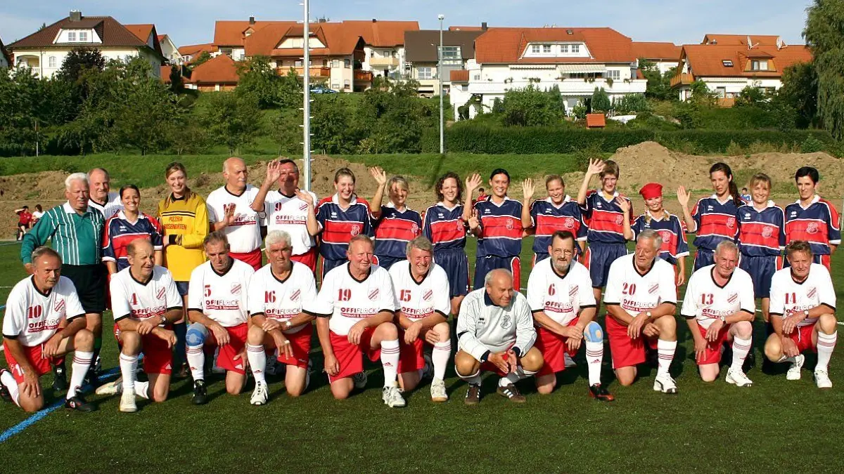 Kunstrasenplatz SG Empfingen Einweihung 2004: Einlagespiel zur Einweihung des Kunstrasenplatzes Empfingen, Scan 12.9.04