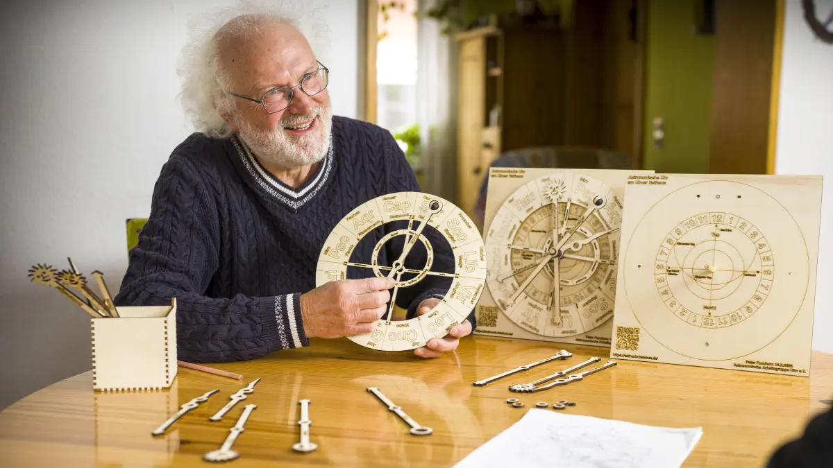 Der Ulmer Peter Foschum möchte den Menschen die Astronomische Uhr am Rathaus näher bringen