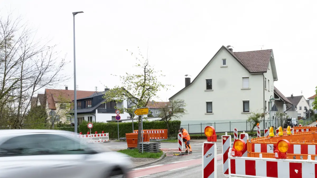 Seiot Montag gesperrt: Nach drei Rohrbrüchen saniert die Gemeinde Dettingen die Wasserleitung in der Kappishäuser Straße. Für die Dettinger dürfte das in den kommenden Wochen aber nicht die härteste Prüfung sein.